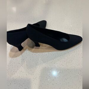 Bandolino Vintage Style Black Material Pump Heels